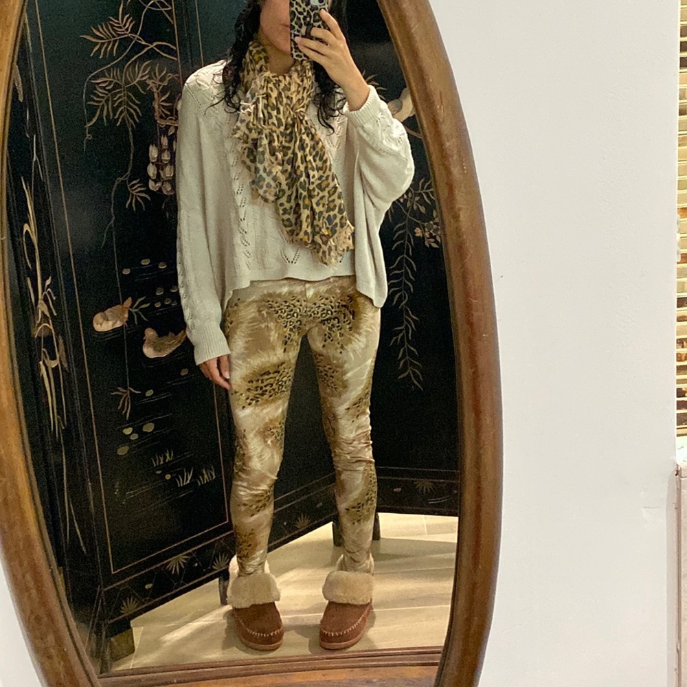 🌺SOLD🌺 Vintage Spell Leggings - Picture 2 of 11